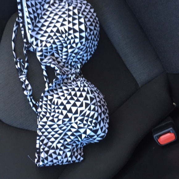 Sooo cute bikini top NWT simply beautiful color - Picture 3 of 6